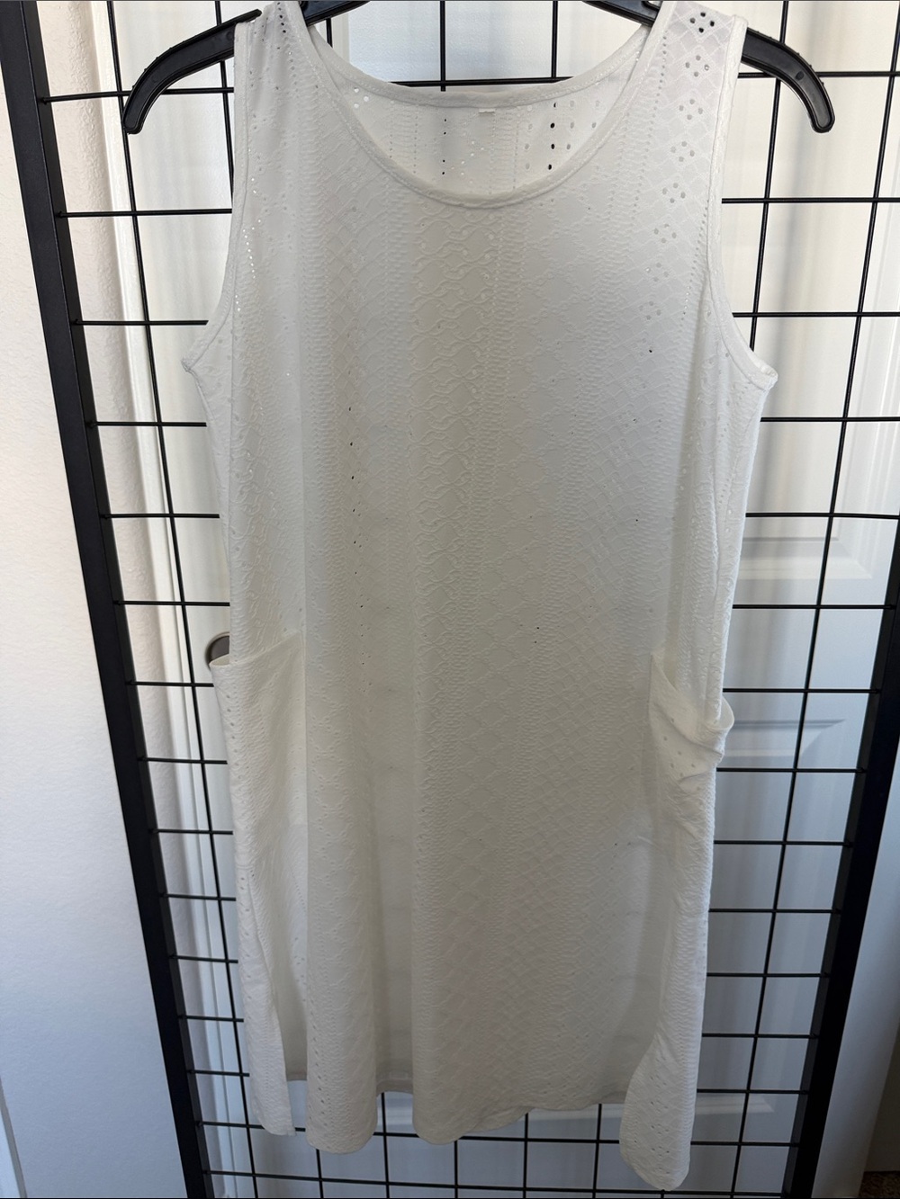 Lightweight White Sleeveless Eyelet Shift Dress with Pockets
